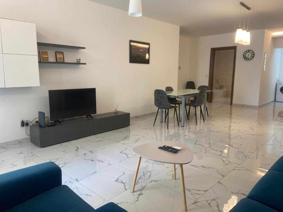 Sliema Centrally Located Apt Bagian luar foto