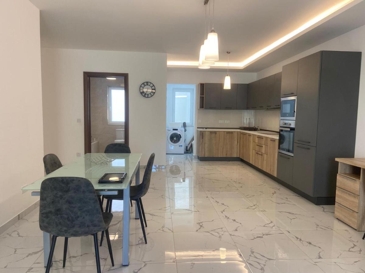 Sliema Centrally Located Apt Bagian luar foto